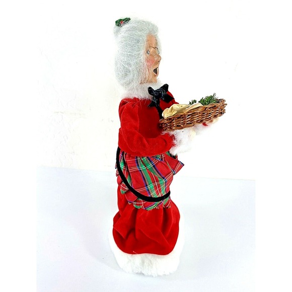 Mrs. Claus Byer's Choice Breadbasket Carolers 1999 Made for Talbots Retired - Picture 2 of 6